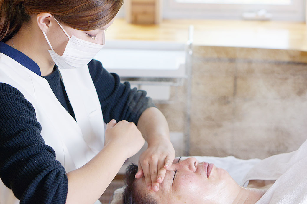 フェイスマッサージ